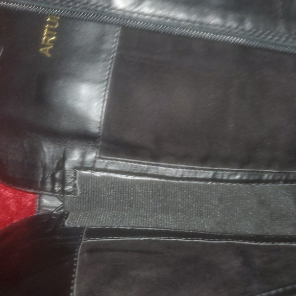 Tall black boots - Picture 4 of 7